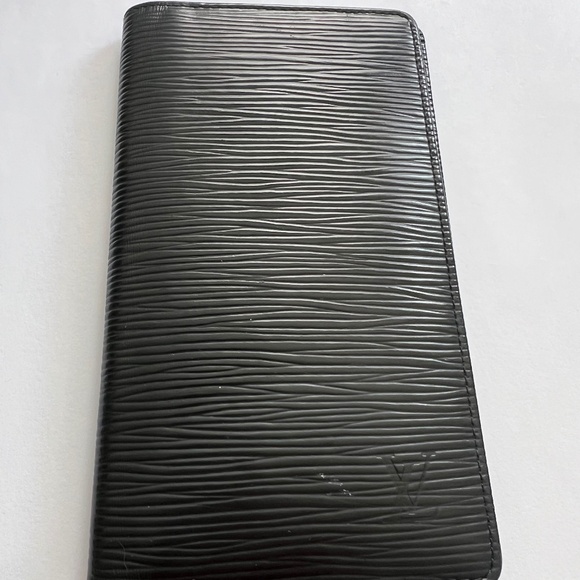 LOUIS VUITTON AUTHENTIC EPI LONG CHECKBOOK HOLDER - Picture 1 of 9